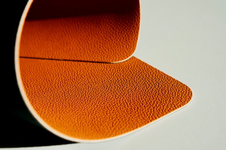 Zuschneidfelle cutting mats showing leather, synthetic fiber, and wool felt materials for precision crafting projects