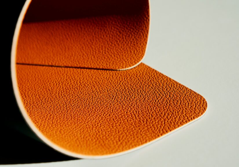 Zuschneidfelle cutting mats showing leather, synthetic fiber, and wool felt materials for precision crafting projects